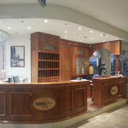 Hotel Trevi Riccione, In Centro Sul Mare Con Cucina Exterior photo