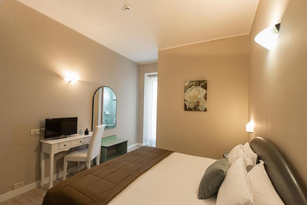 Hotel Trevi Riccione, In Centro Sul Mare Con Cucina Exterior photo