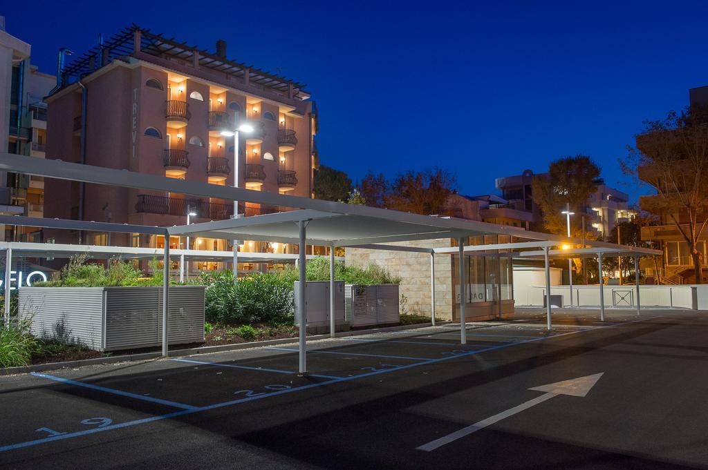 Hotel Trevi Riccione, In Centro Sul Mare Con Cucina Exterior photo