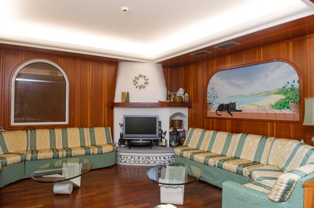 Hotel Trevi Riccione, In Centro Sul Mare Con Cucina Exterior photo